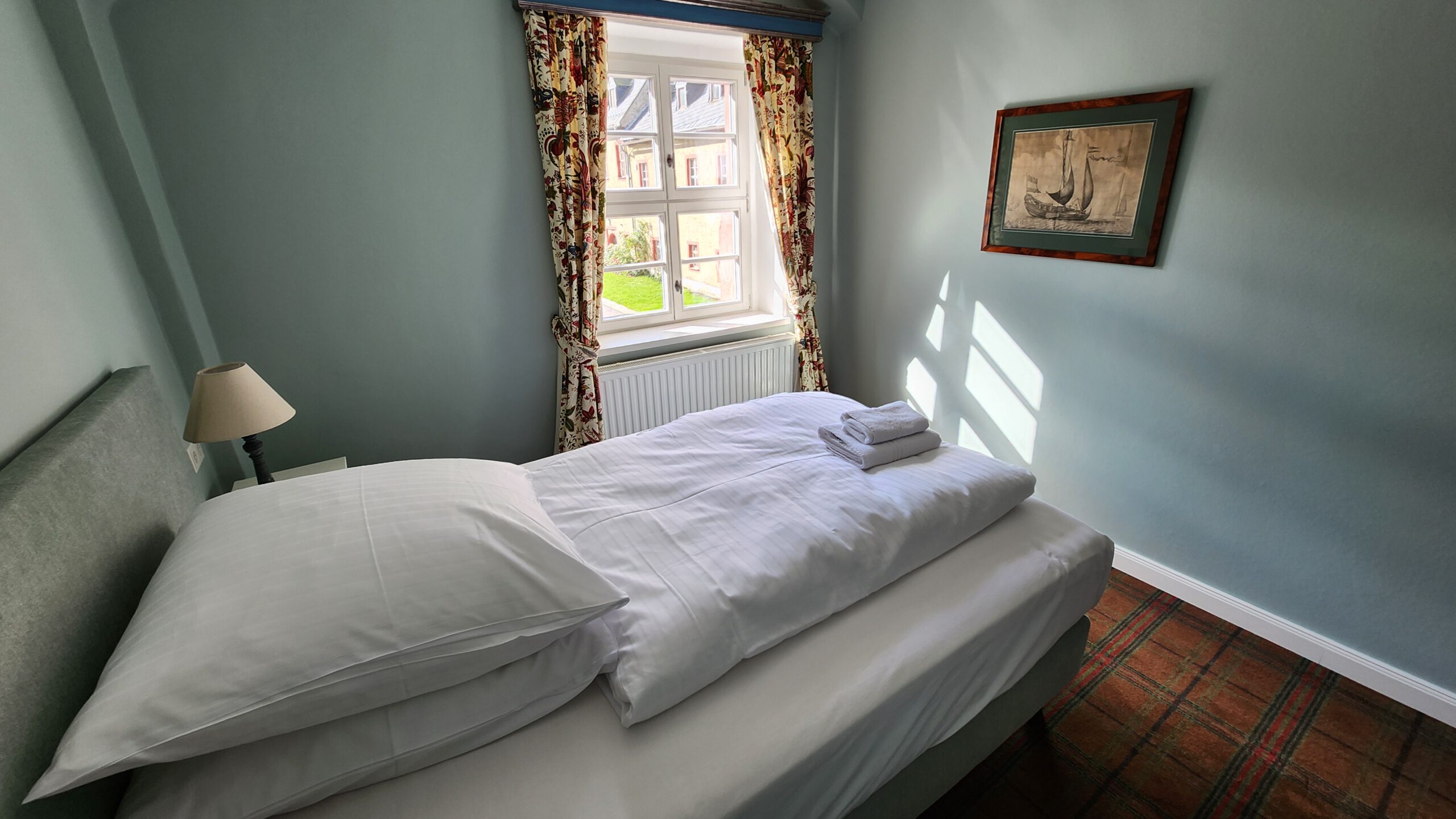 Superior Einzelbettzimmer (mit eigenem Bad) - Preis pro Übernachtung, inkl. Frühstück: 90€