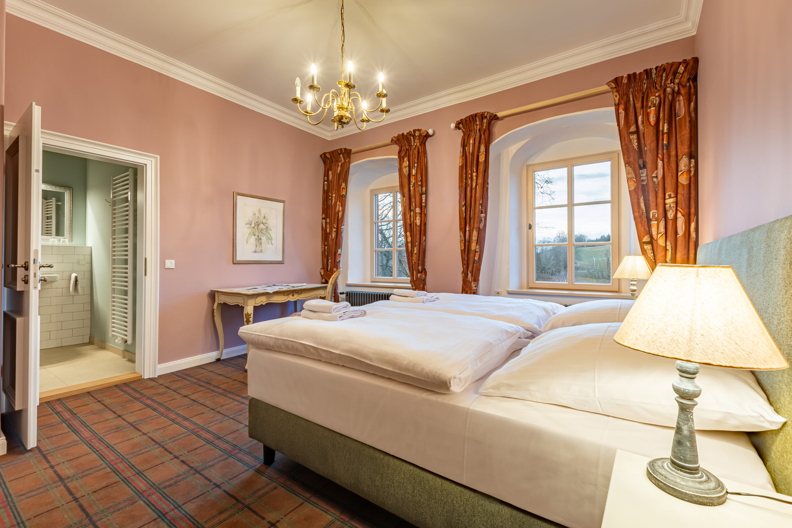 Superior Doppelbettzimmer (mit eigenem Bad) - Preis pro Übernachtung, inkl. Frühstück: 130€